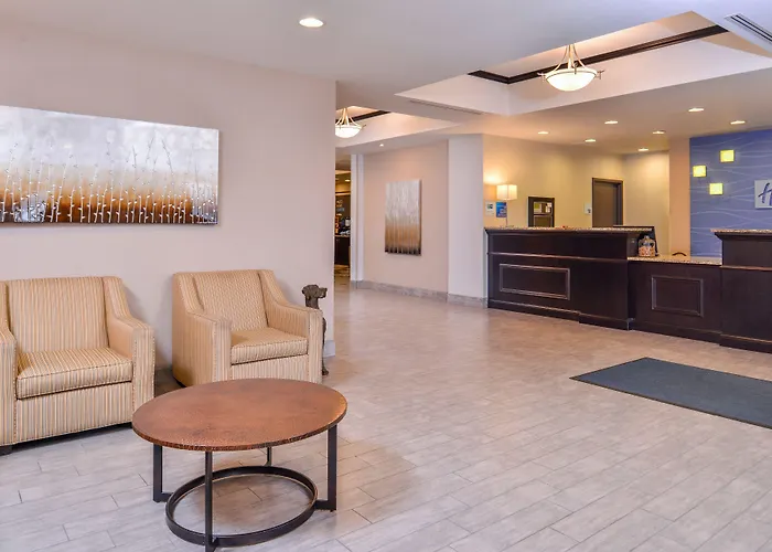 Holiday Inn Express & Suites Emporia Northwest By Ihg