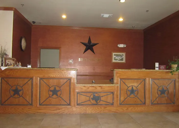 Econo Lodge Inn & Suites Bridgeport