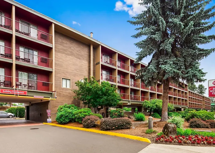 Best Western Plus Rivershore Hotel