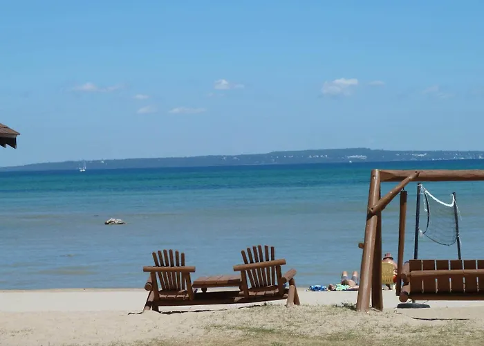Beach House Lakeside Cottages Mackinaw City