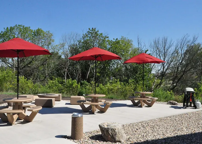 Okoboji Inn & Suites