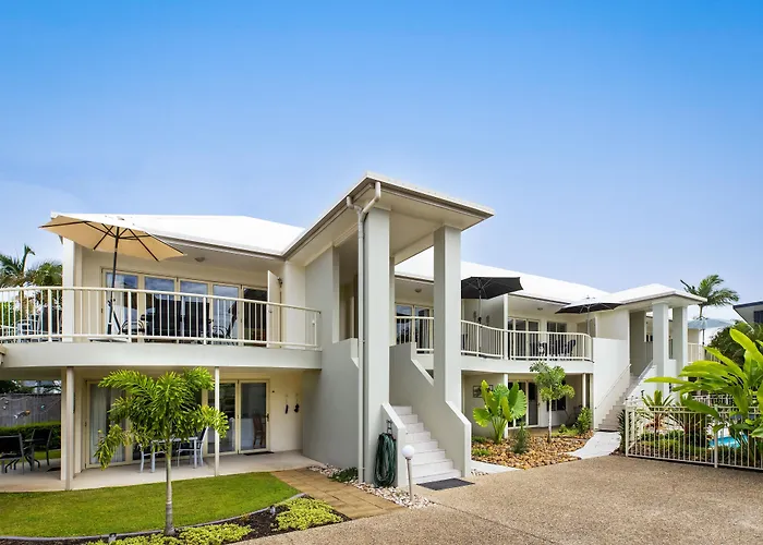 Noosa River Palms