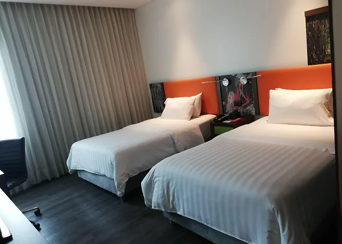 Hotel Hampton By Hilton Cali