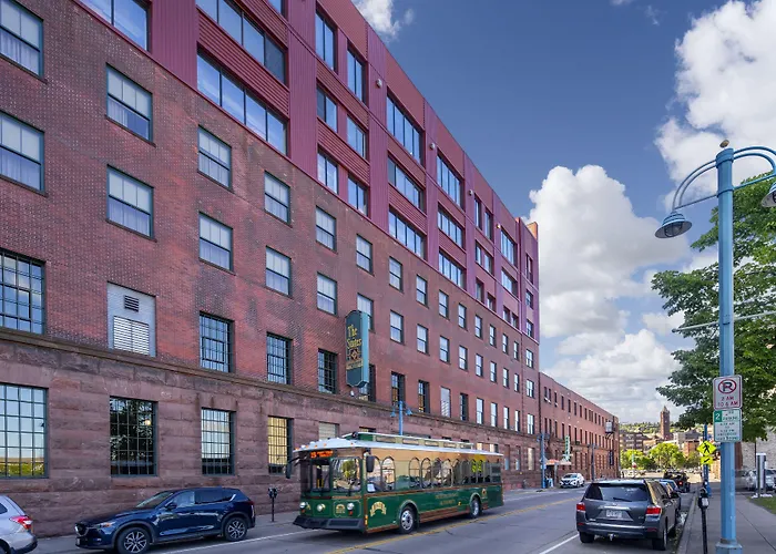 The Suites Hotel At Waterfront Plaza Duluth