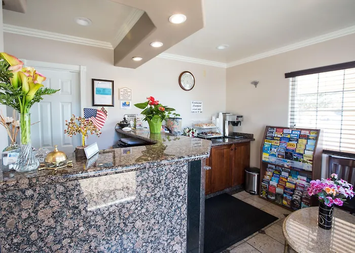 Beachwalker Inn & Suites