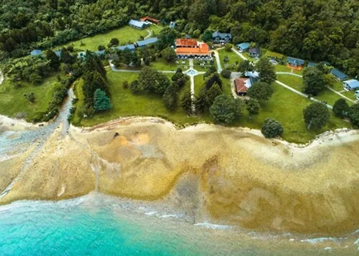 Furneaux Lodge