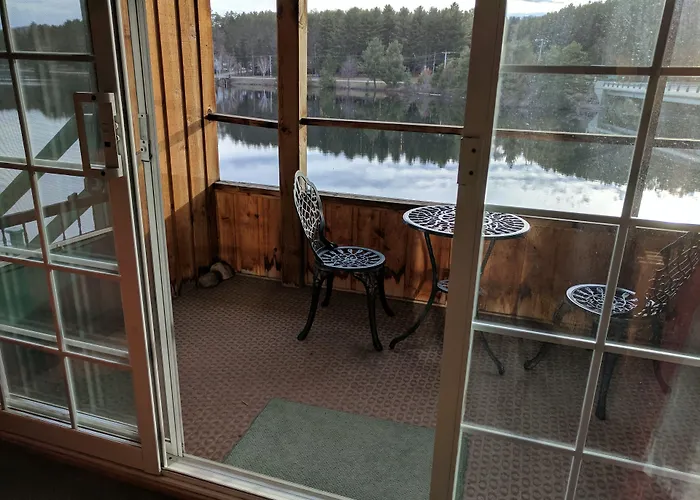 Algonquin Lakeside Inn
