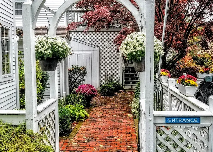 Clark Currier Inn