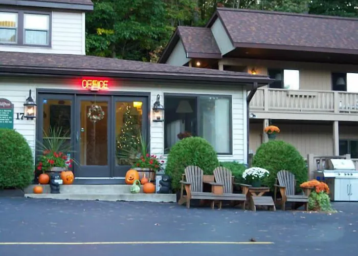 Tall Pines Motel