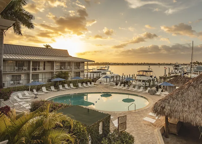 Cove Inn On Naples Bay