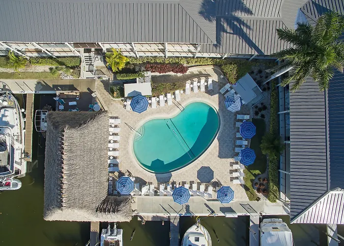 Cove Inn On Naples Bay