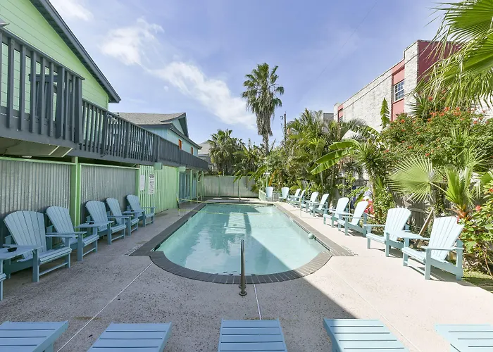 Upper Deck Hotel And Bar - Adults Only
