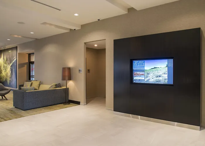 Courtyard By Marriott Holland Downtown Hotel