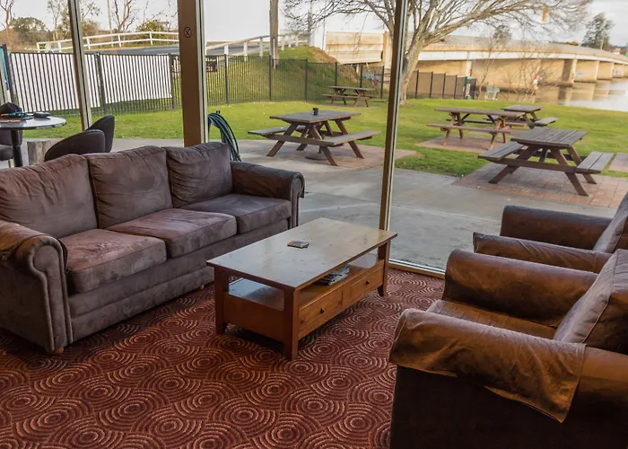 Moruya Waterfront Hotel Motel
