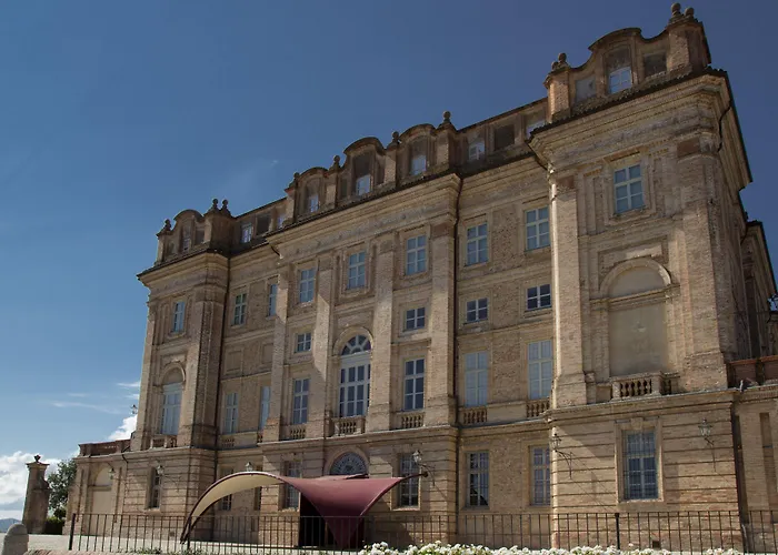 Castello Di Guarene Hotel