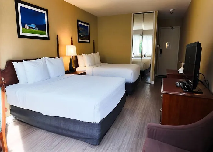 Ramada By Wyndham Kelowna Hotel & Conference Center