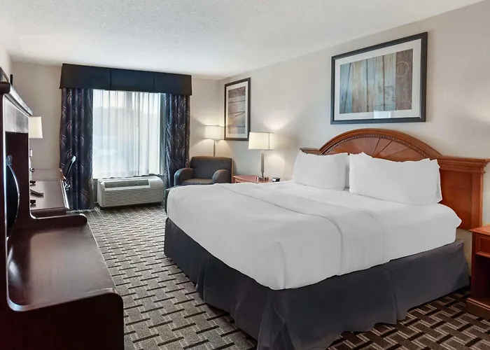 Clearfield Hotels With Jacuzzi in Room