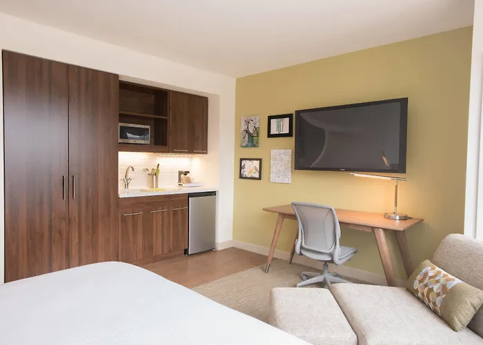 Element West Des Moines Hotel