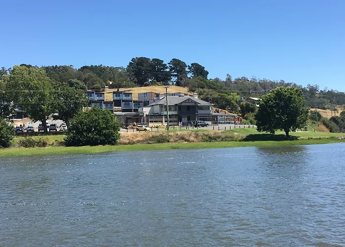 Rosevears Riverview Hotel