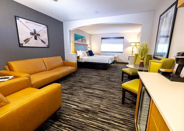 Creekside Hotel & Suites