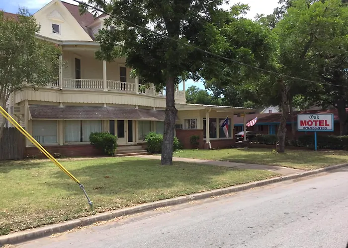 The Oak Motel