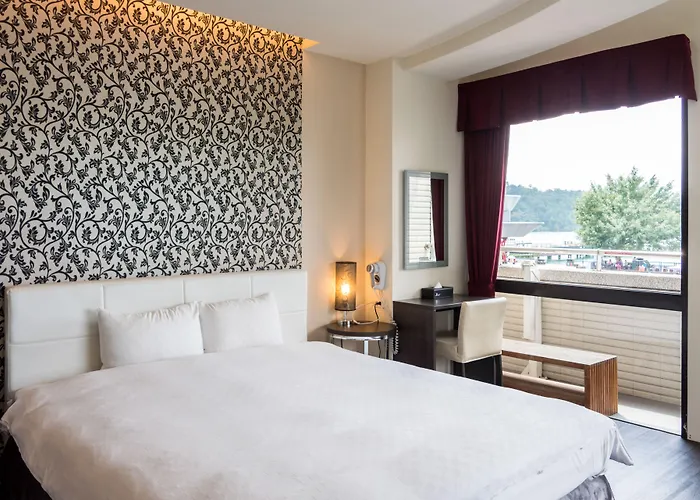 Hu Yue Lakeview Hotel