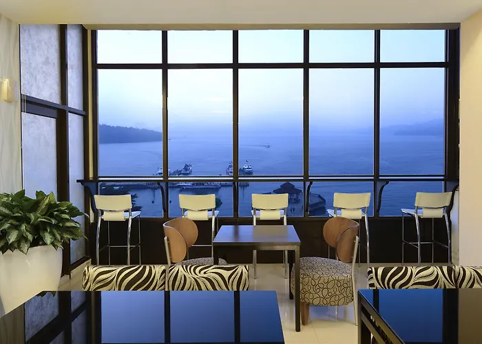 Hu Yue Lakeview Hotel