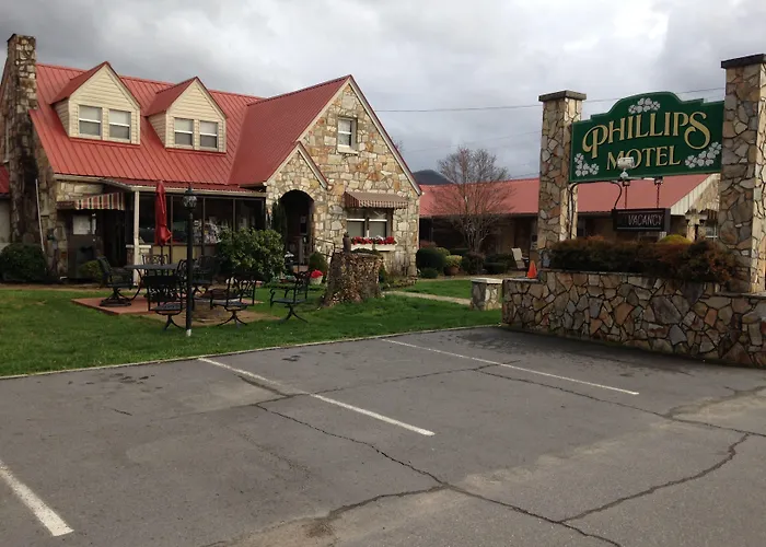 Phillips Historic Motel & Cottages