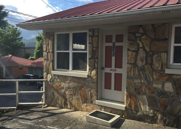 Phillips Historic Motel & Cottages