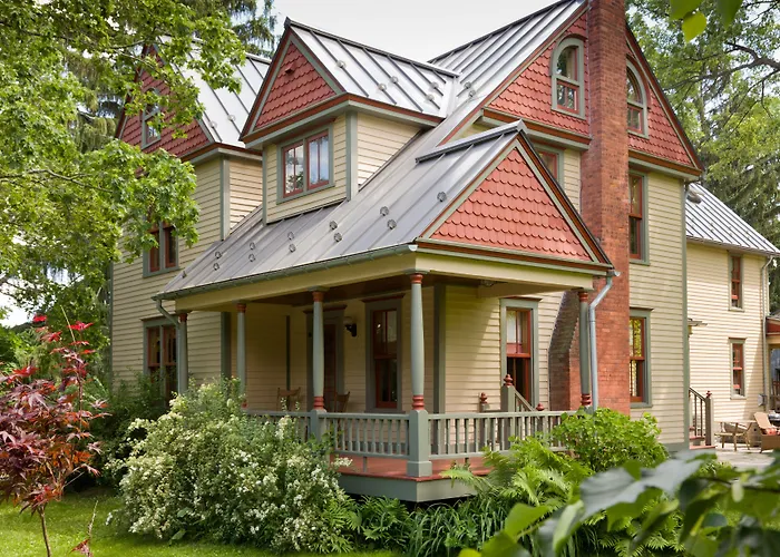 Gothic Eves Inn And Spa Bed And Breakfast