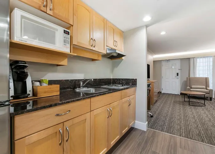 Best Western Plus Kelowna Hotel & Suites