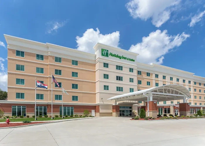 Holiday Inn & Suites - By Ihg