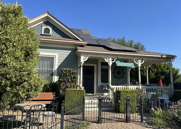 Abbey House Inn (Adults Only)