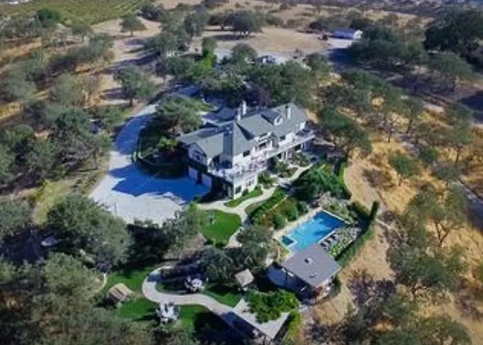 High Ridge Manor
