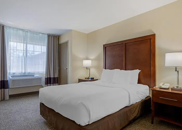 Comfort Suites Johnson Creek Conference Center