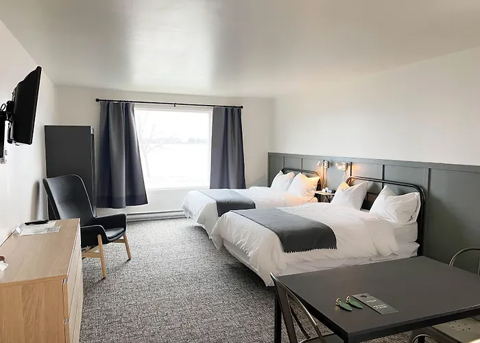 The Bayview Motel - Fort Frances, On - Lakeside Motel