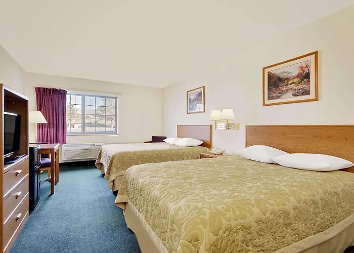 Super 8 By Wyndham Battle Mountain Hotel