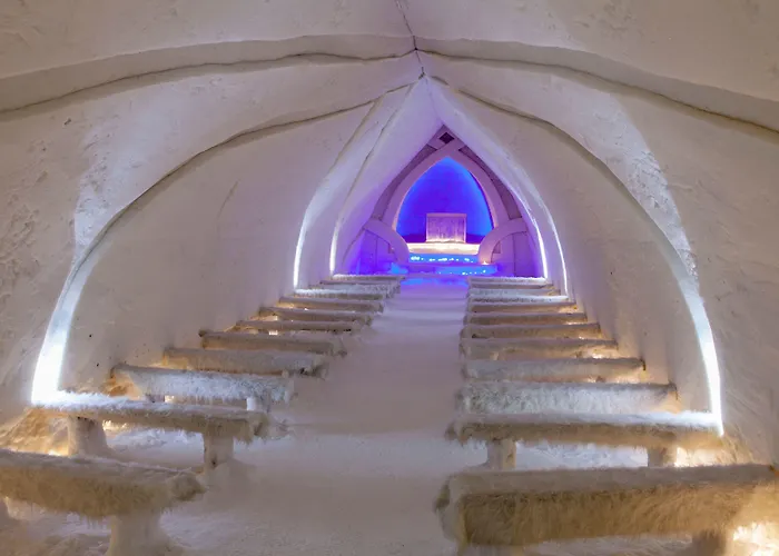 Arctic Snowhotel & Glass Igloos Sinetta