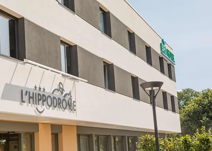 Brit Hotel Ploermel - Hotel de l'Hippodrome