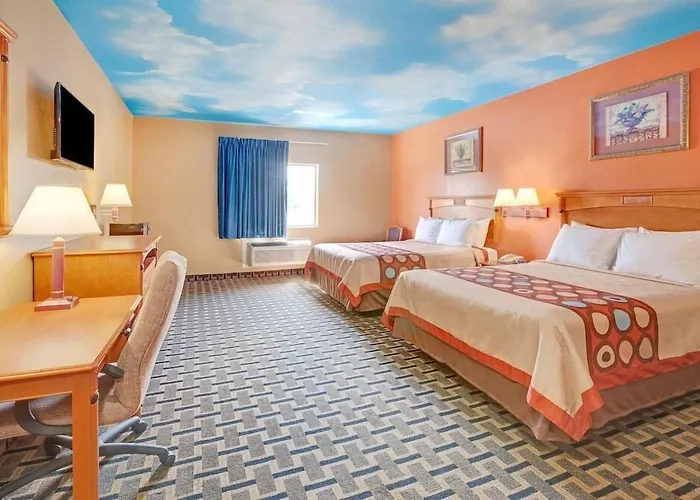 Sapphire Inn & Suites
