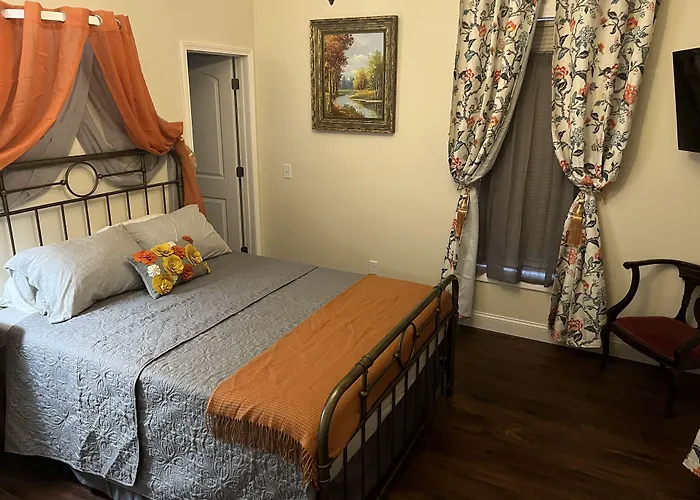 Holland Farmhouse Inn B&B