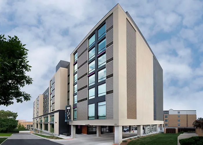 Aloft Kansas City Country Club Plaza