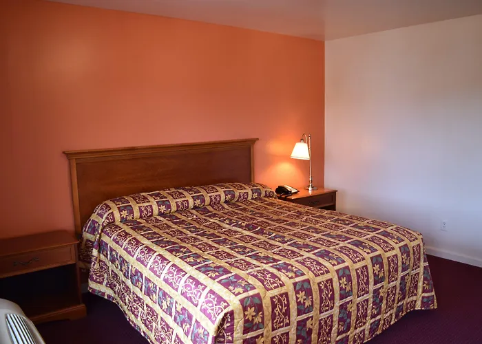 Plymouth Motor Lodge