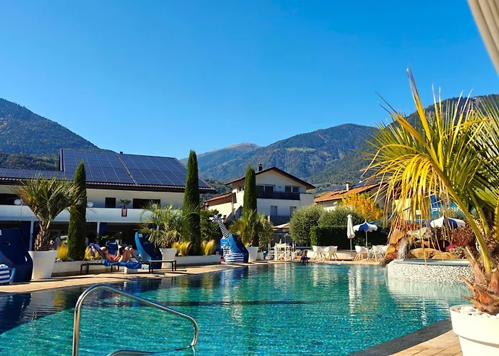 Schlosshof Suedtirol - Hotel & Camping Resort Lana