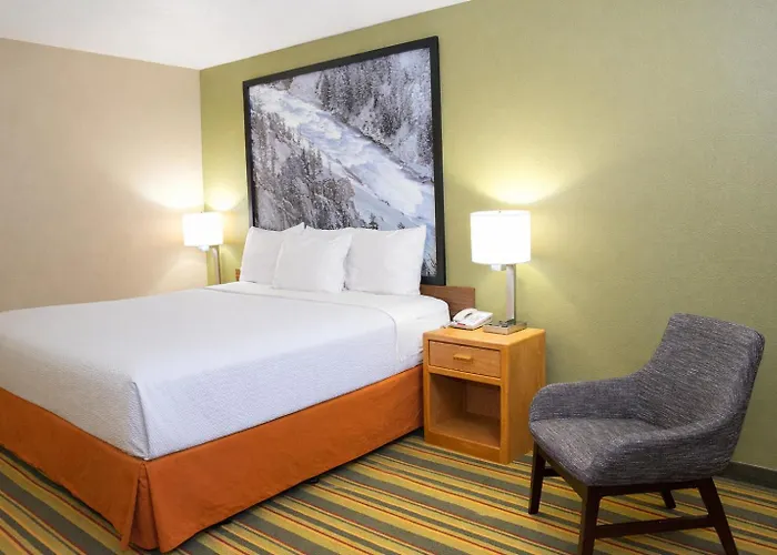 Super 8 By Wyndham Antigo Motel