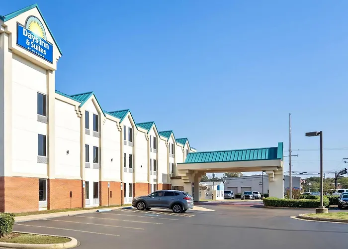 Days Inn & Suites By Wyndham