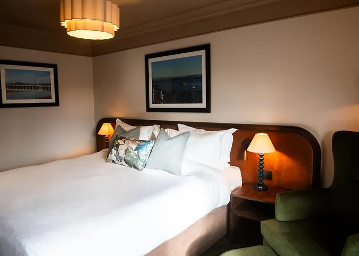 Longlands Inn & Cottages