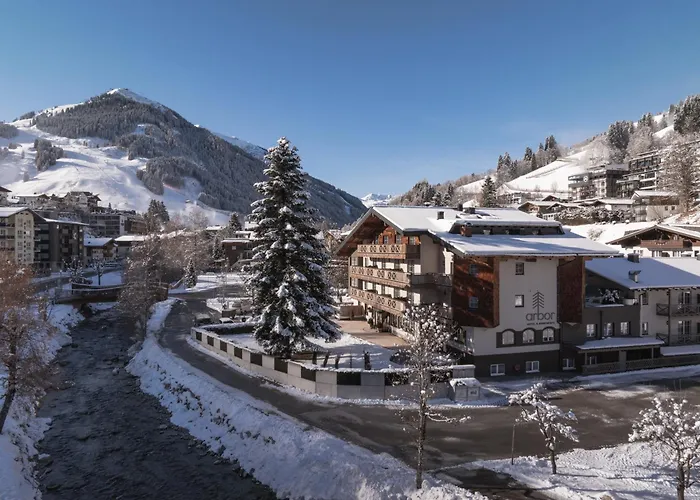Arbor Hotel & Apartments
