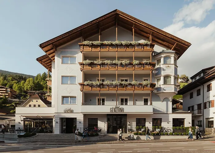 Hotel Genziana Urtijëi