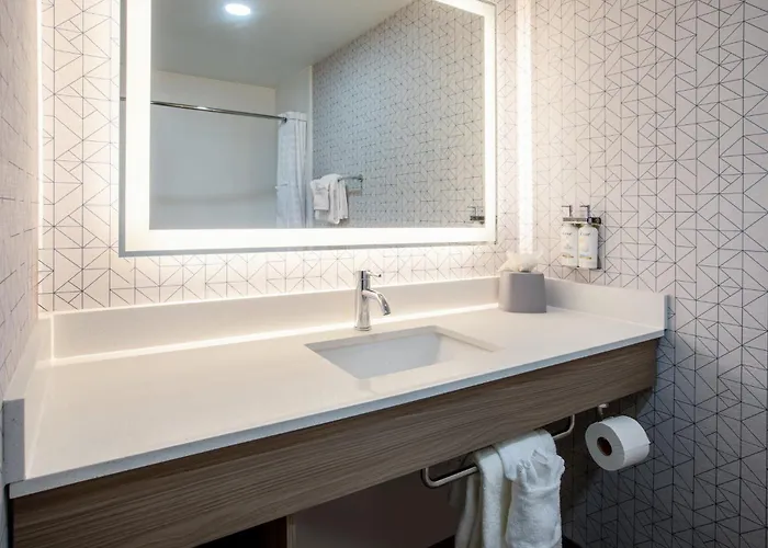 Holiday Inn Express & Suites Lathrop By Ihg